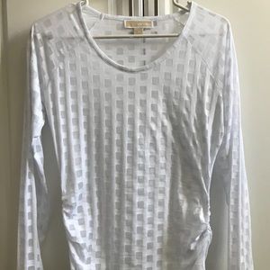 Michael Koran’s white lightweight top